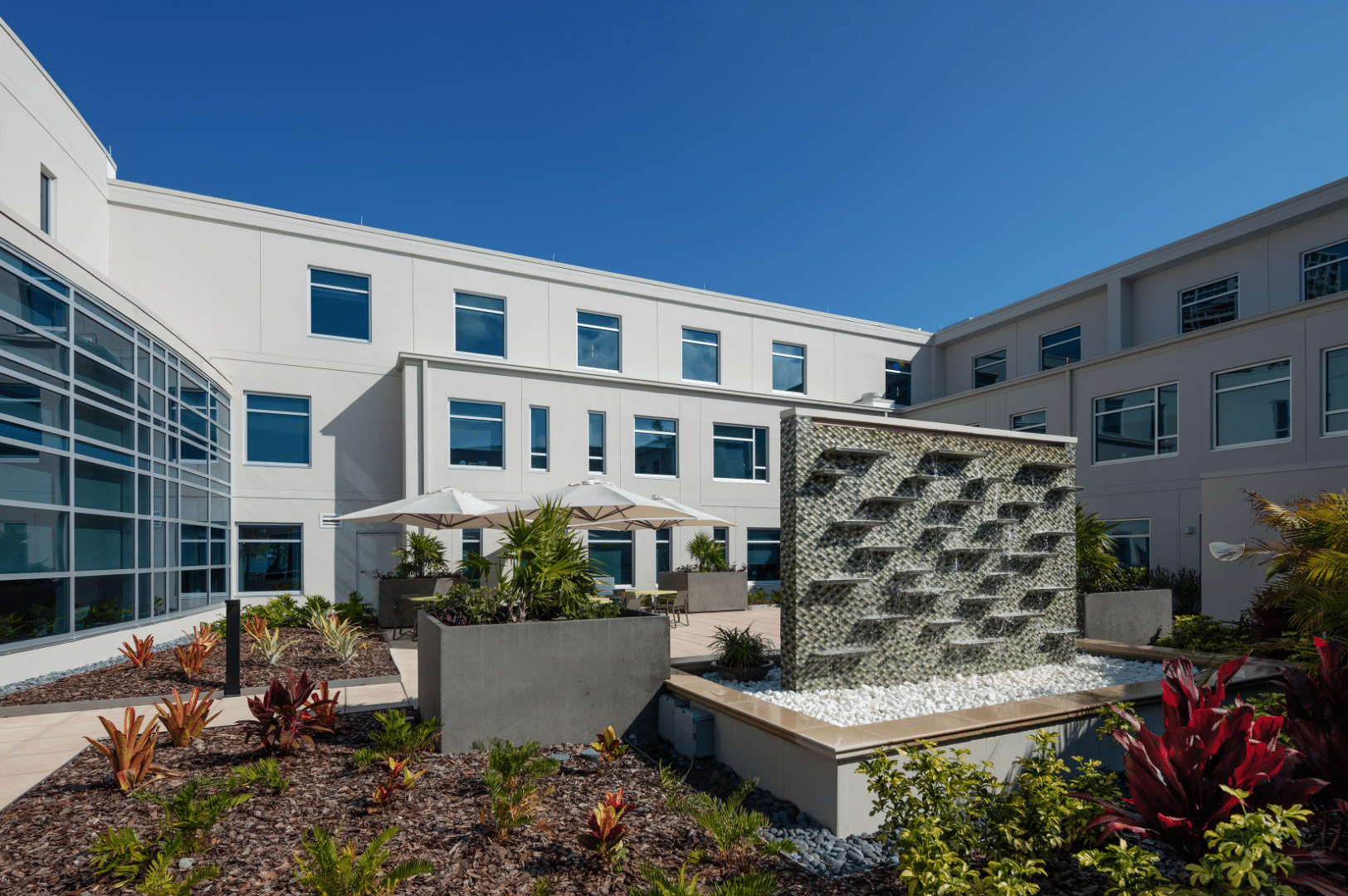 Plymouth Harbor on Sarasota Bay: Community Courtyard