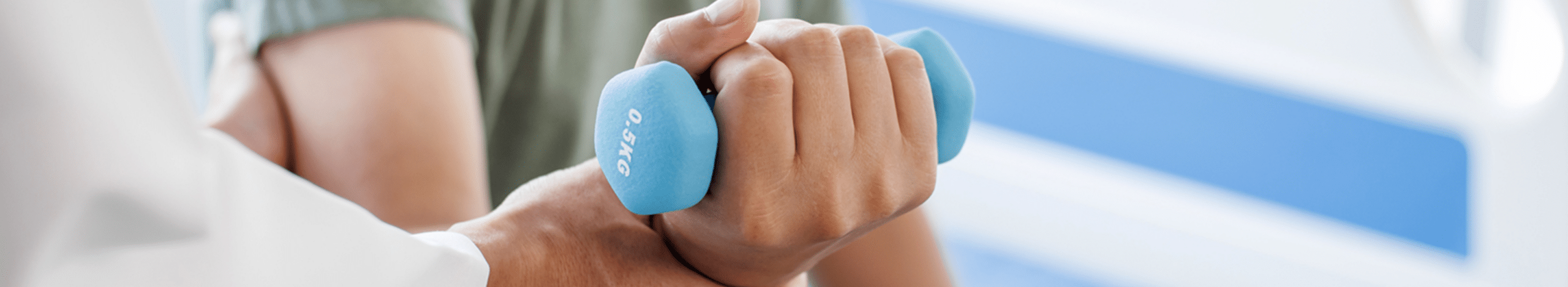 Plymouth Harbor on Sarasota Bay: Senior Holding Handweight